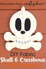 FREE Pattern: Fabric Skull and Crossbones Wall Hanging