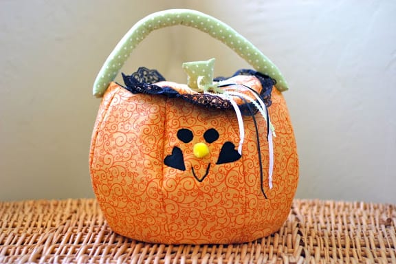 FREE Sewing Tutorial: Pumpkin Trick-or-treat Bag