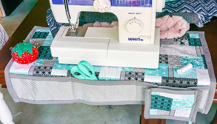 Sewing Machine Mat with Pocket: a tidy station upgrade